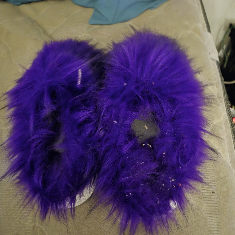 Multi Color Slippers Size Large - Picture 3 of 16